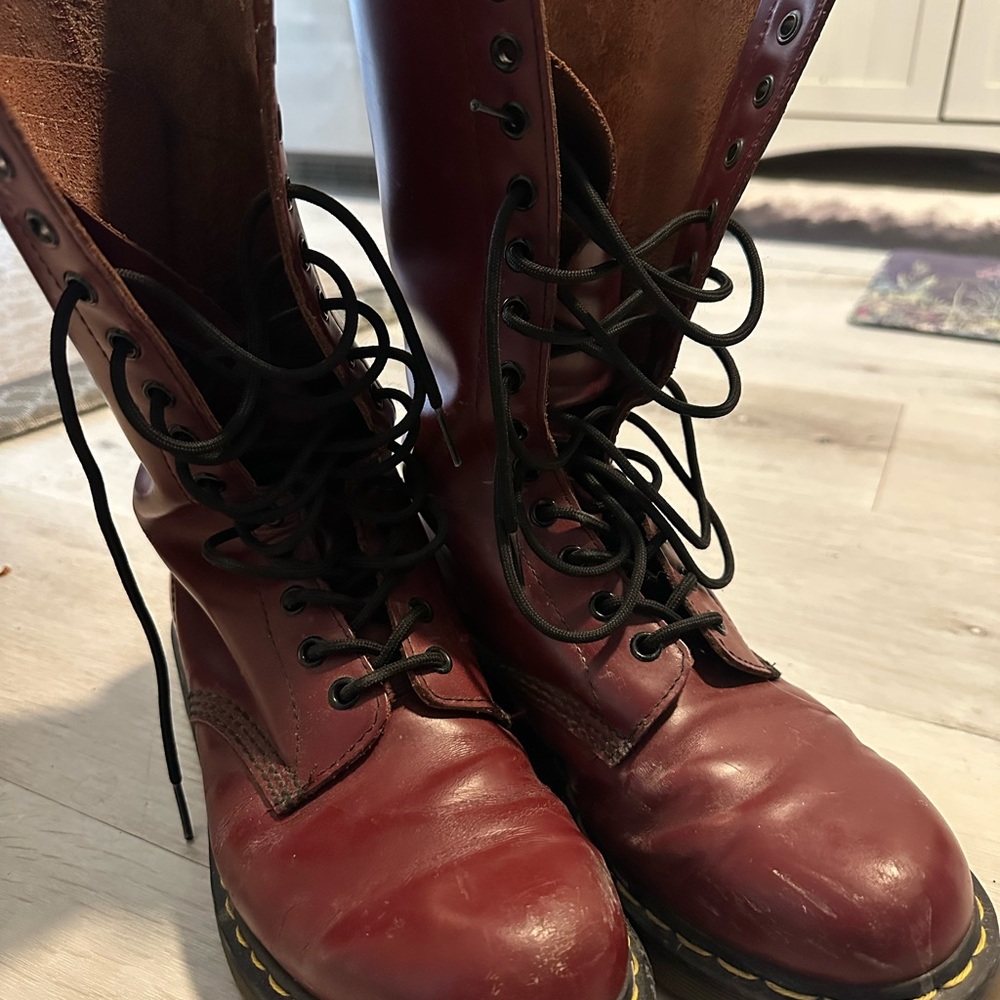 Dr Martens 14 hole  UK7 Burgundy/ Red Lace-Up Boots